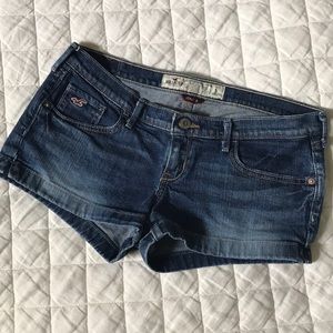 Hollister. Size 5. Low-rise Denim Shorts. Stretch.